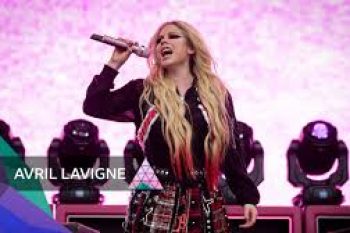 Avril Does The Classics At Glastonbury